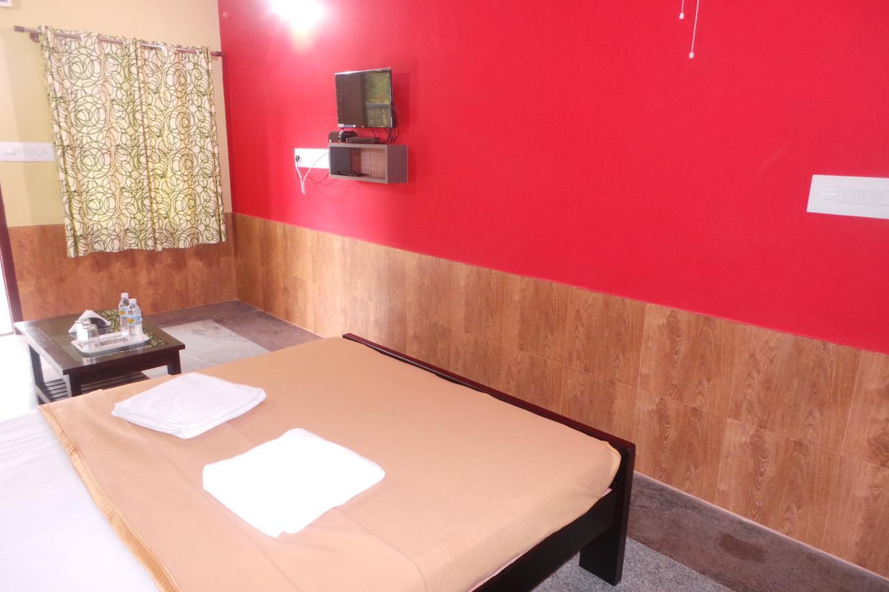 Iroomz Sri Vinayaka Comfort Virajpet Eksteriør bilde