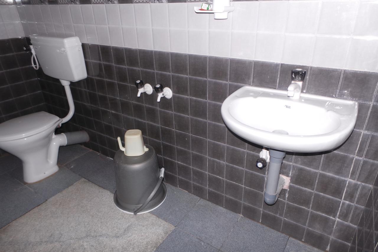 Iroomz Sri Vinayaka Comfort Virajpet Eksteriør bilde