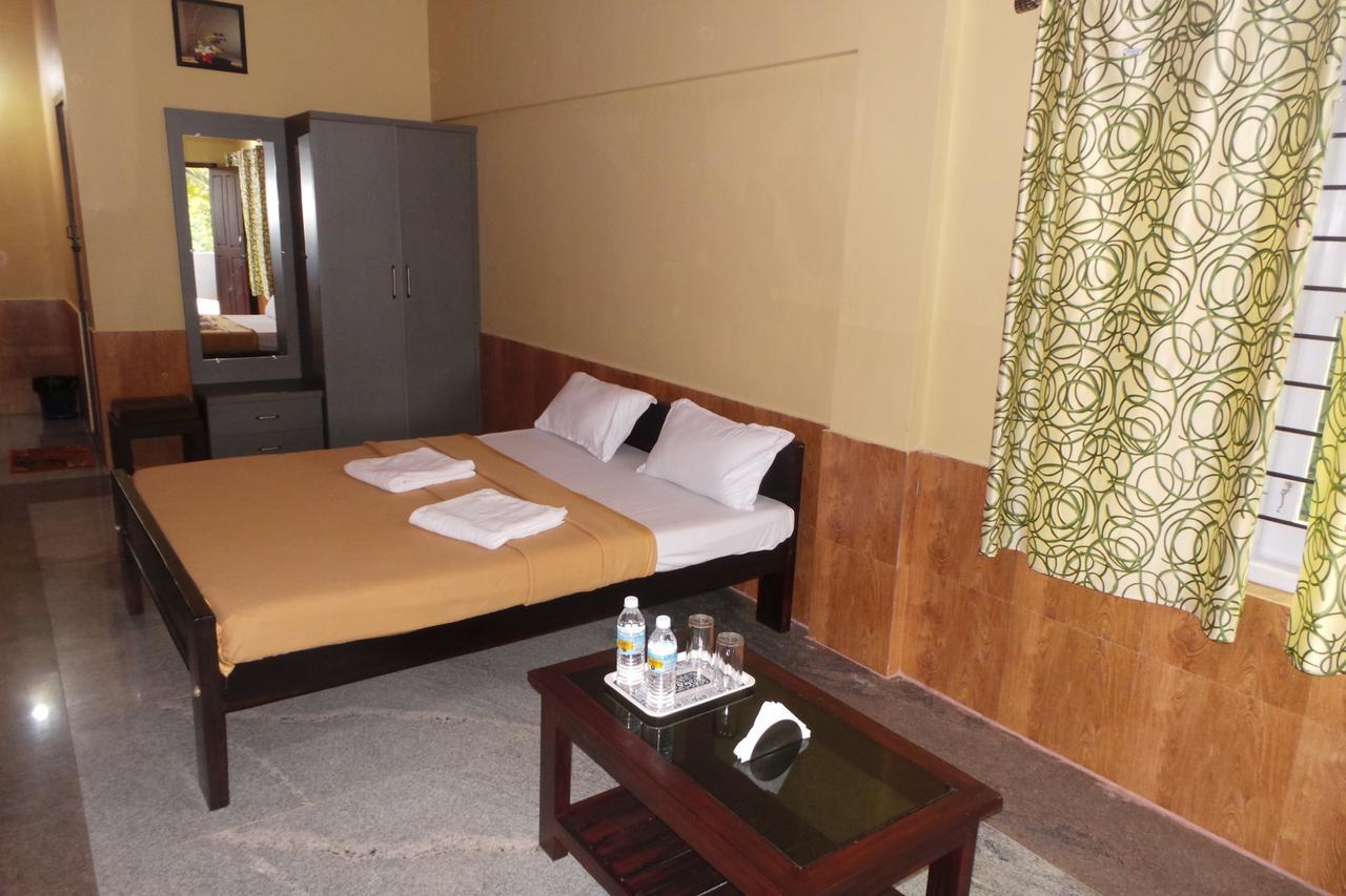 Iroomz Sri Vinayaka Comfort Virajpet Eksteriør bilde